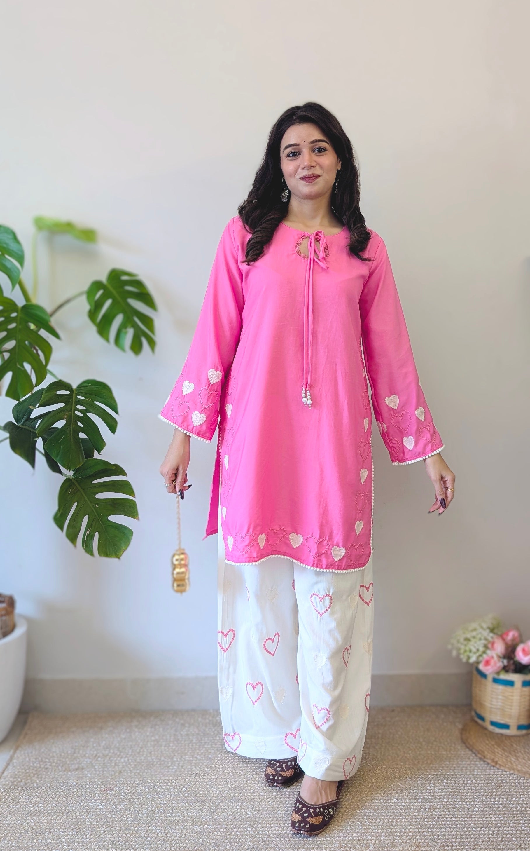 Razvi Pretty in Pink Embrodairy Detailing salwar set ( No duppto )
