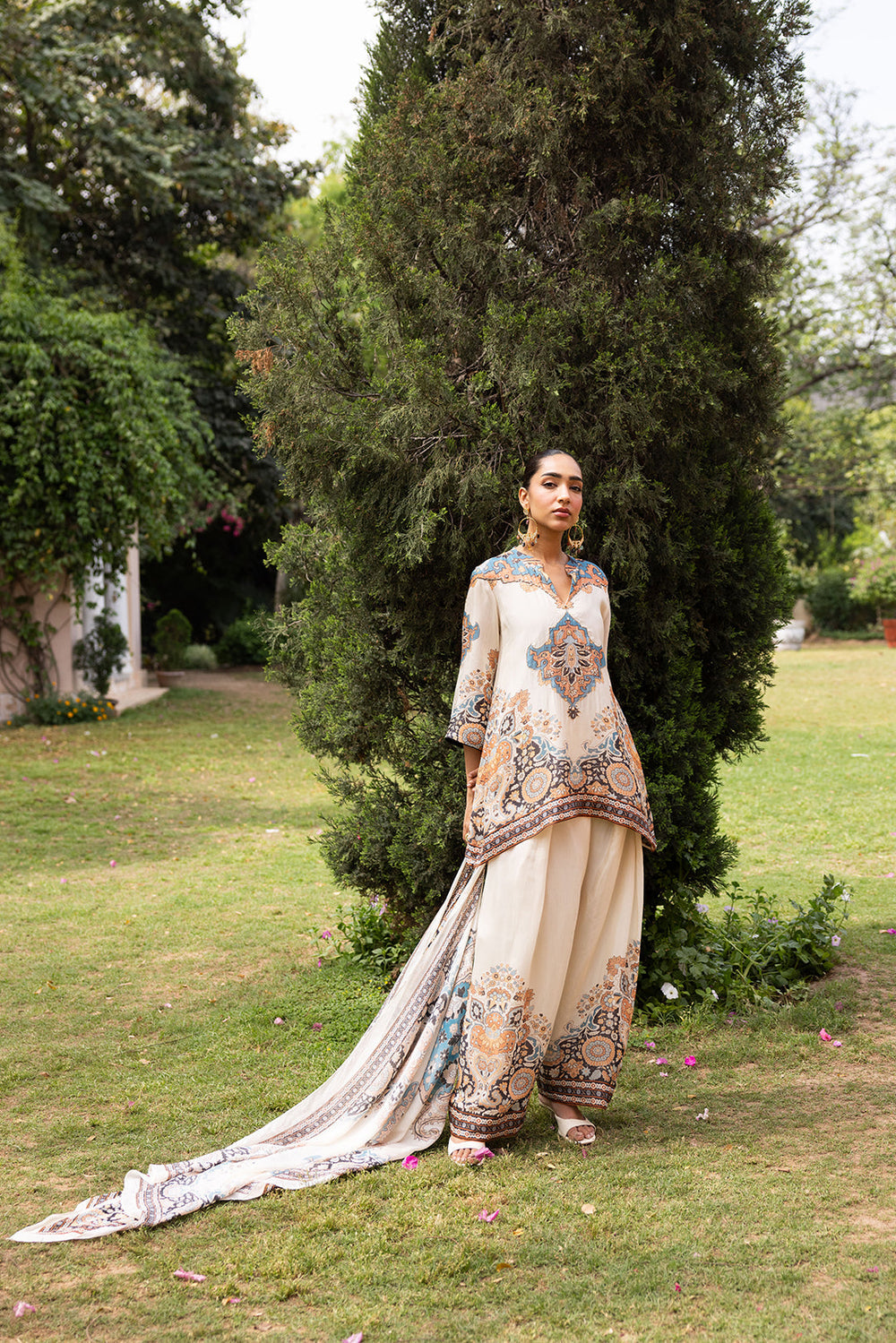 Ziva Mughal Print Farshi Set For Women.