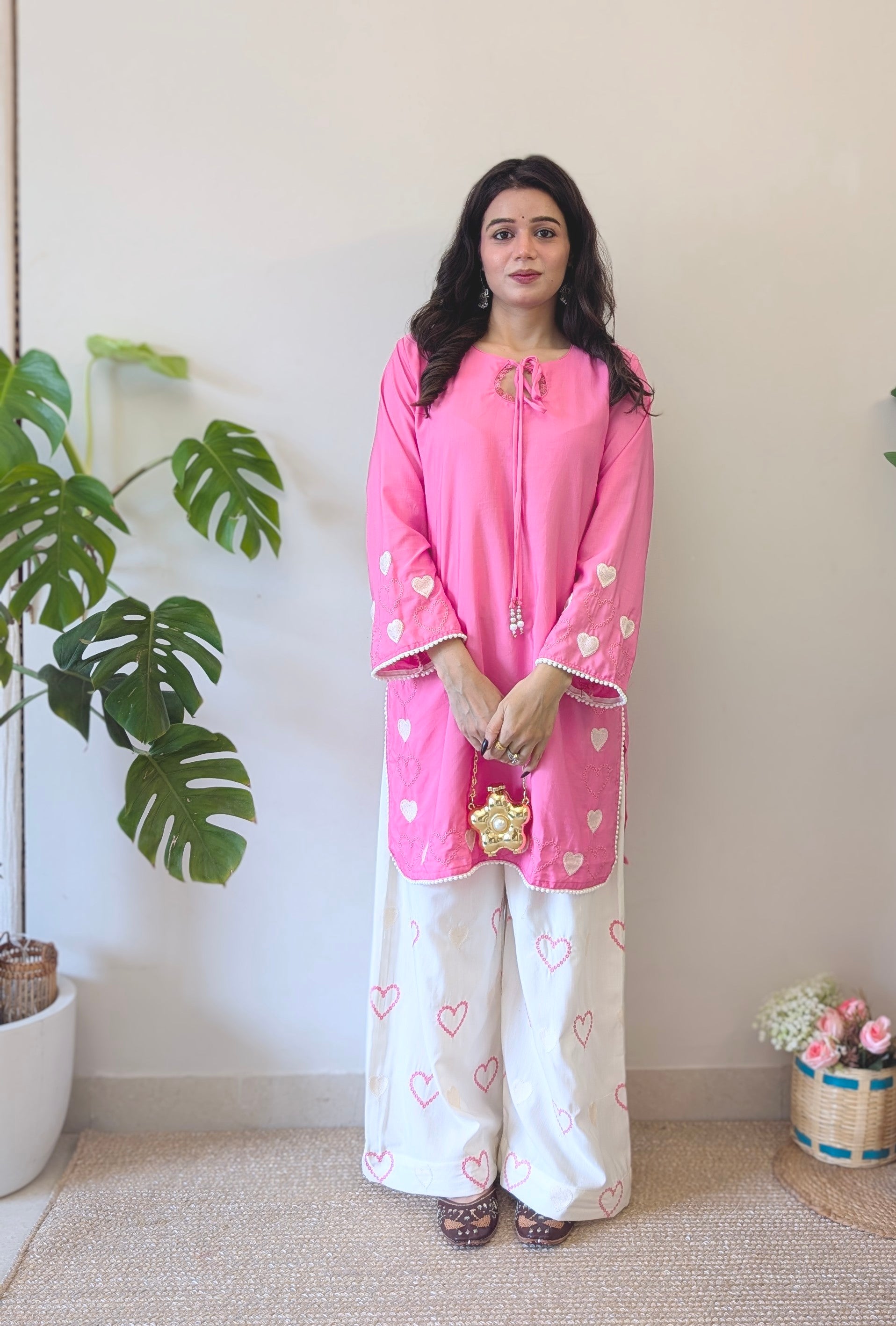 Razvi Pretty in Pink Embrodairy Detailing salwar set ( No duppto )