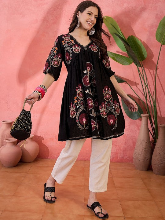 Jinkal Embroidered  Tunic Kurta  Set.