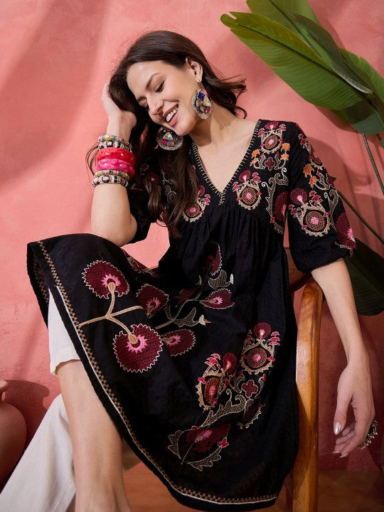 Jinkal Embroidered  Tunic Kurta  Set.